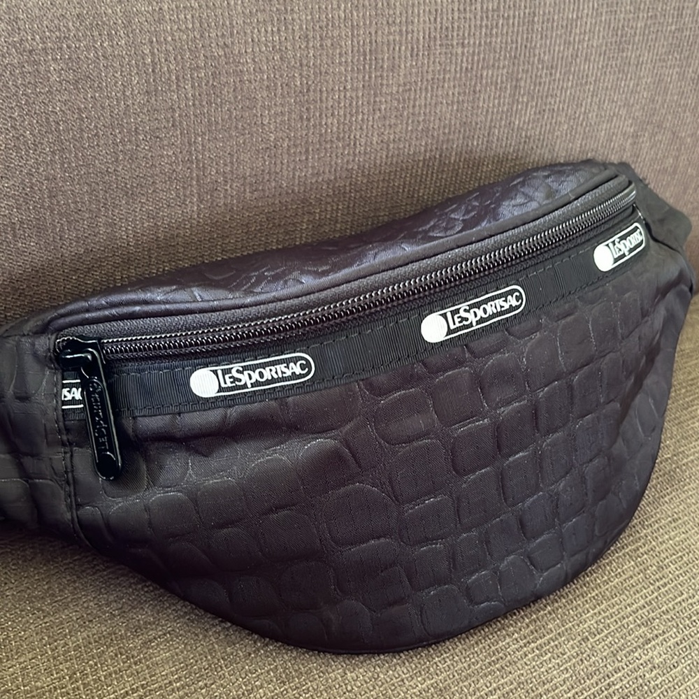 LeSportsac BELT BAG Carlin-Croc Embossed NWOT Hands Free great for travel - Picture 2 of 10